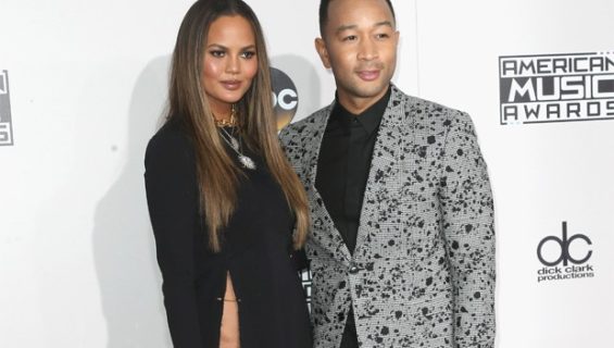 chrissy-teigen-john-legend-112016-1479694644-620x413